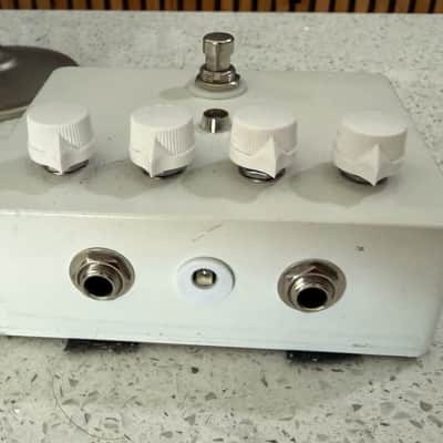 Yesterday Effects White Pedal – Vox Conqueror Inspired Overdrive / Tone Shaper image 4