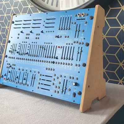 Behringer 2600 Blue Marvin, Gray Meanie - MDF Dual Angle 8U Stand