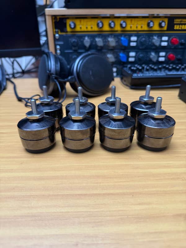 Pair IsoAcoustics GAIA III Small Compact Isolation Feet for Floor Standing Speaker Set for 8