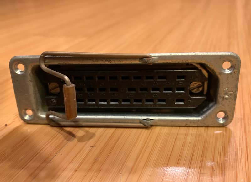 Siemens Vintage 30 pins connector image 1