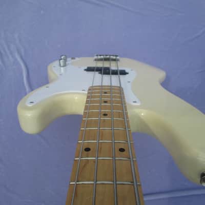 Fender Squier Precision Bass with Maple board 1995 Arctic White Korea image 4