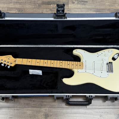 Fender American Standard Stratocaster with Maple Fretboard 2007 - Olympic White image 15
