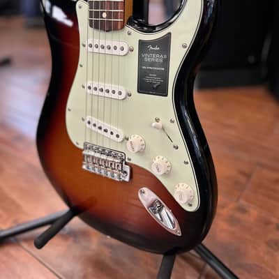 Fender Vintera II '60s Stratocaster with Rosewood Fretboard 3-Color Sunburst  #MX23053744  7 lbs. 9.2oz image 4