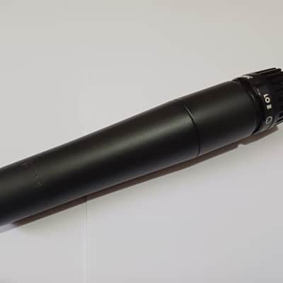 Shure SM57 Cardioid Dynamic Microphone - made in Mexico - boxed with zip case and mic clip image 9