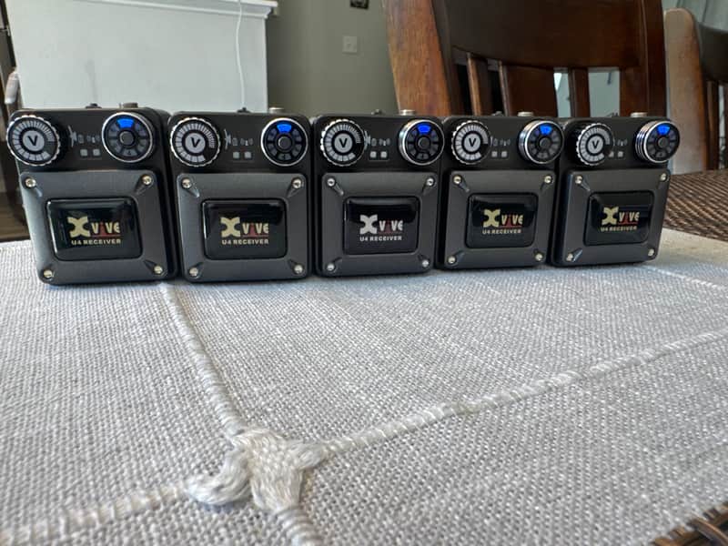 Xvive U4T9 Wireless In-Ear Monitor System with T9 In-Ear Monitors 2019 - Present - Black image 1