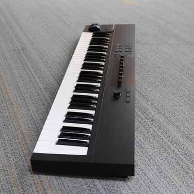 Native Instruments KOMPLETE KONTROL A61 - 61-Key Controller Keyboard image 4