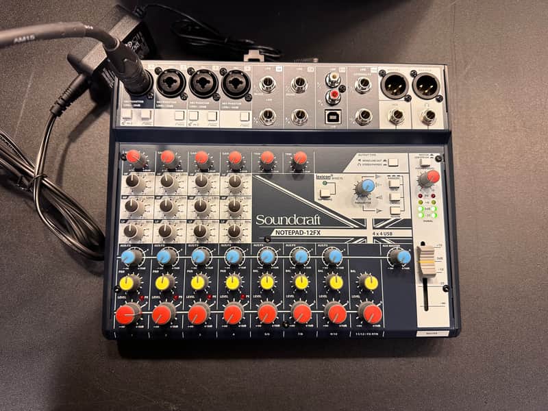 Soundcraft Notepad-12FX Small Format 12-Input Mixing Console