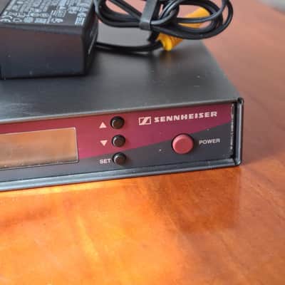 Sennheiser Sennheiser EM100 G2 True Diversity Receiver – Professional Wireless Performance image 3