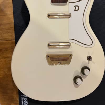 2011 Danelectro 56 U2 Single Cutaway Full Bell Headstock Gold Hardware Rare Model image 6