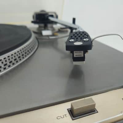 Hitachi - HT-354 - 2-Speed Direct-Drive Turntable image 8