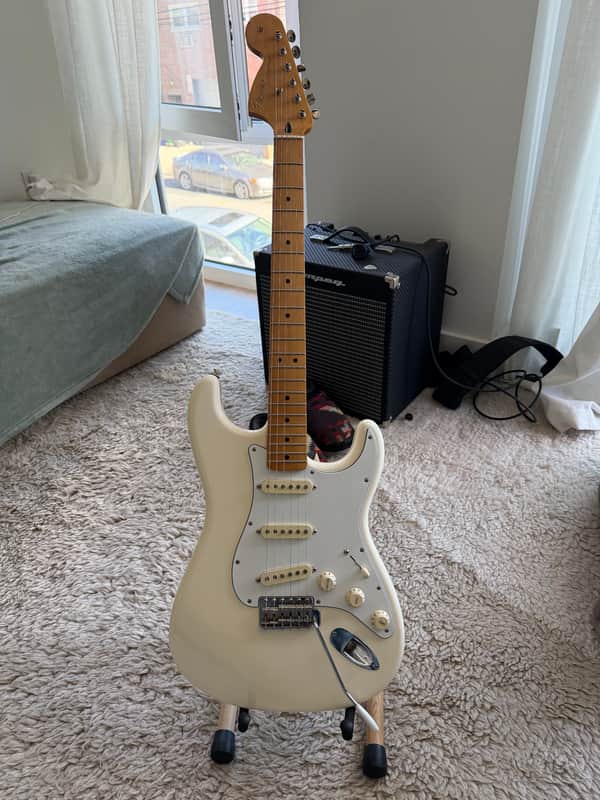 Fender Jimi Hendrix Artist Series Signature Stratocaster 2015 - Present - Olympic White