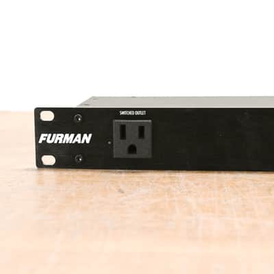 Furman M-8x2 8-Outlet Power Conditioner CG013ZZ image 4
