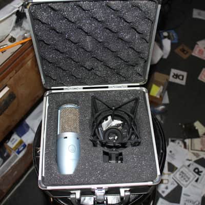 AKG Perception 220 Studio Condenser Mic with Mount and Case image 1