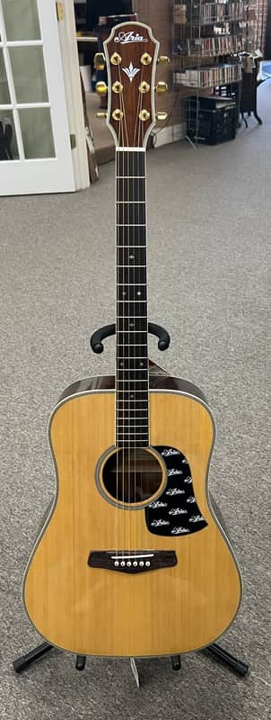 Aria AWC-300 - Natural with Hard Case image 1