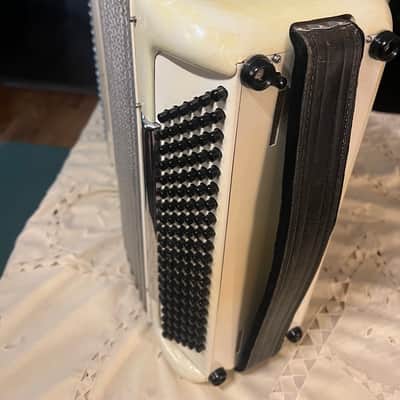 Accordion Carelli Devera - White image 4
