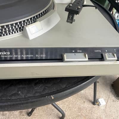 Technics SL-220 Turntable image 2