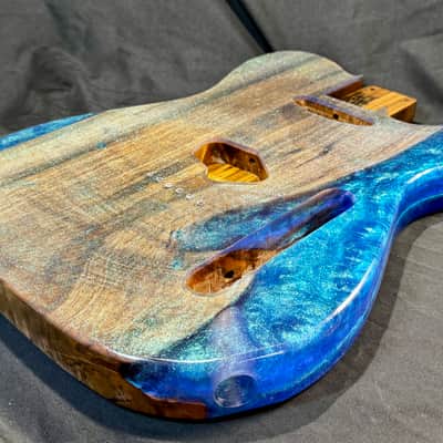 MH Customs “Tidebreaker” – Ambrosia Maple & Blue-Green Color Shift Resin T-Style Body 2026 - Nitrocellulose Gloss image 9