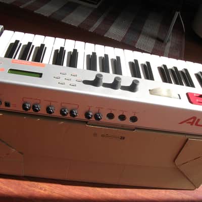 Alesis Micron 2000s - Silver image 3