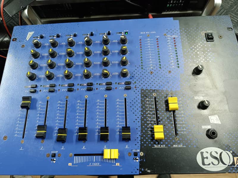 ESO PRO 90s PRO BUILT DJMIXER imagen 1