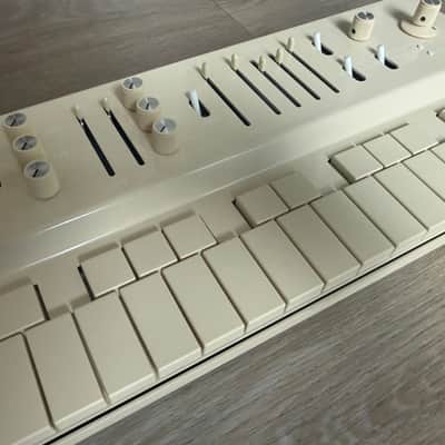 Vongon Replay 28-Key Digital Synthesizer 2024 - Present - Beige image 11