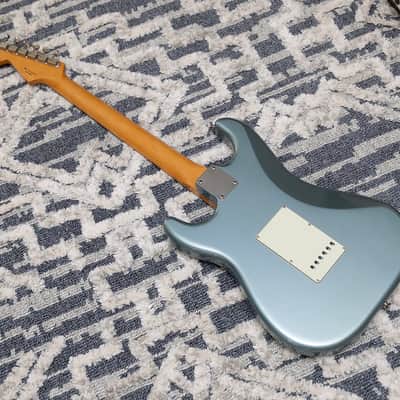 Fender Vintera '60s Stratocaster with Pau Ferro Fretboard 2019 - 2023 - Ice Blue Metallic image 14
