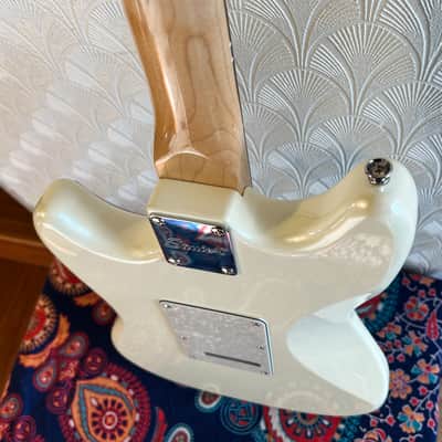 Squier Paranormal Cyclone, Pearl White Upgraded 18:1 Kluson Tuners, Pure Tone Jack & gig bag image 10