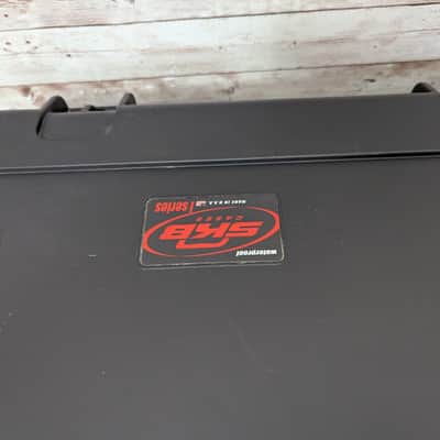 Used SKB 3i-4214-56 Injection Molded Les Paul Guitar Flight Case with TSA Latches & Wheels image 2
