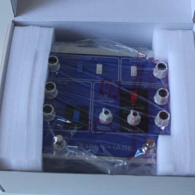 Behringer Dual-Phase 2022 - Blue / White image 3