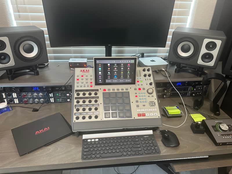 Akai MPC X SE (Special Edition) 2020s - Retro with Analog Case image 1