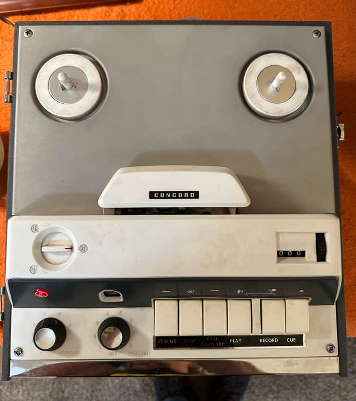 Concord Electronics Corp. Model 220 Tube 1/4" Reel to Reel Tape Recorder 60's image 1