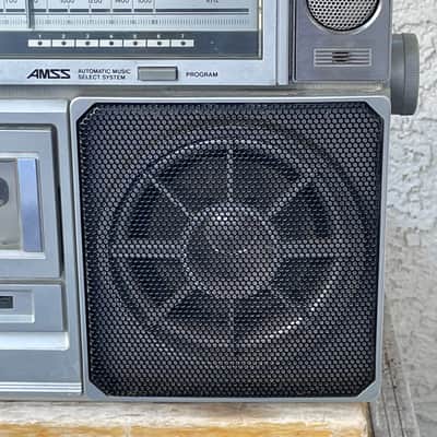 Vintage SANYO M9975 Boom Box Cassette Recorder Stereo Radio Portable FOR PARTS OR REPAIRS image 4