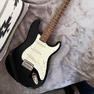 Squier Classic Vibe '70s Stratocaster with Laurel Fretboard 2019 - Present - Black image 2