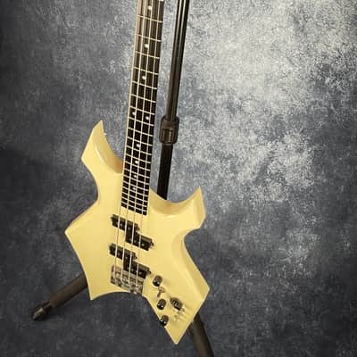 B.C. Rich Warlock Bass 1986 MIJ + Brand New Hardshell Case image 4
