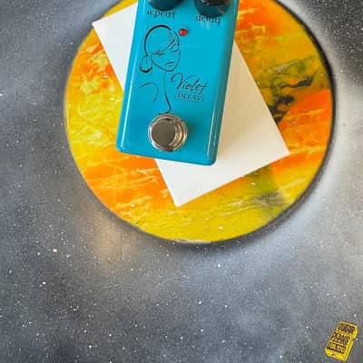 Red Witch Seven Sisters Violet Delay | Reverb