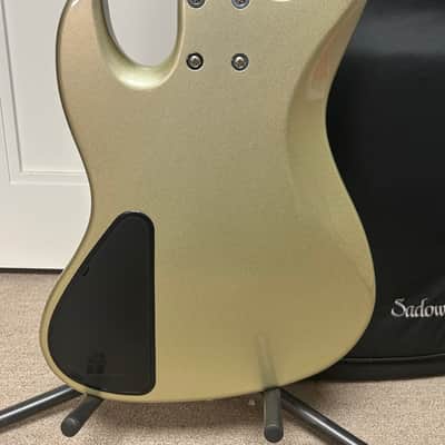 Sadowsky MetroExpress 21 Fret Vintage M/J Bass 5 String Morado Fretboard - Champagne Metallic image 4