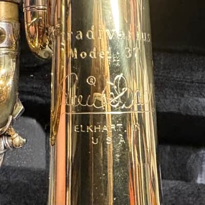Bach Stradivarius Trumpet Model 37, Brass Finish image 5