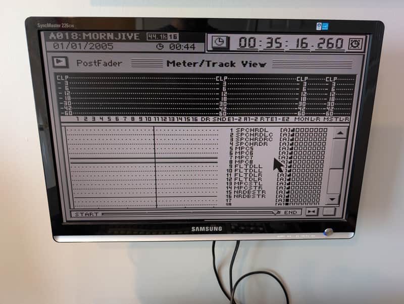 KORG D3200 32-Track Digital Recording Studio (2Seemy VGA Monitor