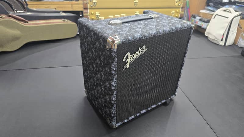 Fender Rumble 25 - 25-Watt 1x8" Bass Combo image 1