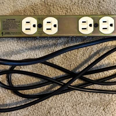 Furman PL-Tuner Power Conditioner with guitar tuner image 3