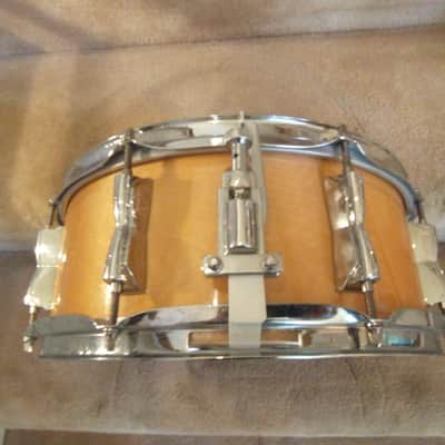 Yamaha 14 round x 5.5 inch snare drum quality hardwood shell natural lacquer finish very clean! image 3
