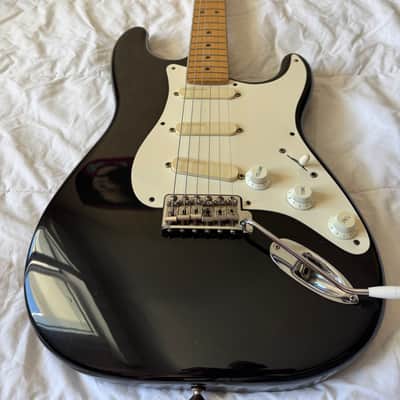 Fender Eric Clapton Artist Series Stratocaster with Vintage Noiseless Pickups 2001 - Present - Black image 2