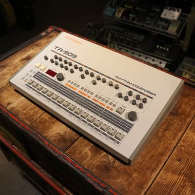 Roland TR-909 Rhythm Composer 1983 - 1985 - White image 2