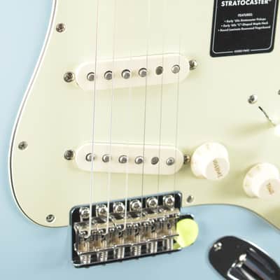 Fender Vintera III Early '60s Stratocaster Sonic Blue Rosewood Fingerboard image 3