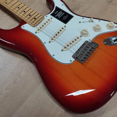 Fender Player Strat MN - Aged Cherry Burst image 3