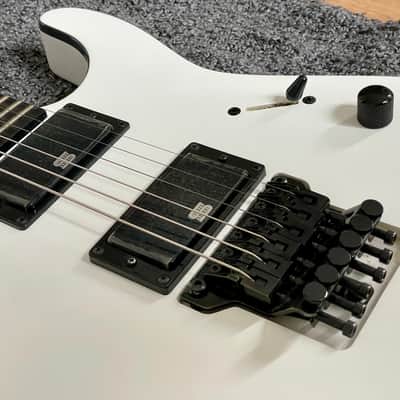 Jackson Pro Mick Thomson Signature Soloist SL2 White image 9