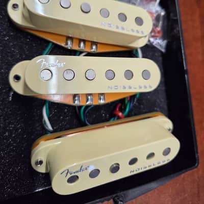 Fender Noiseless Gen4 strat pickup set open package t image 4