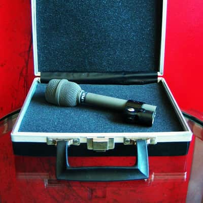 Vintage 1980's Electro-Voice PL11 / RE11 Supercardioid Dynamic Microphone green Low Z w mic clip & case RE10 RE15 image 3