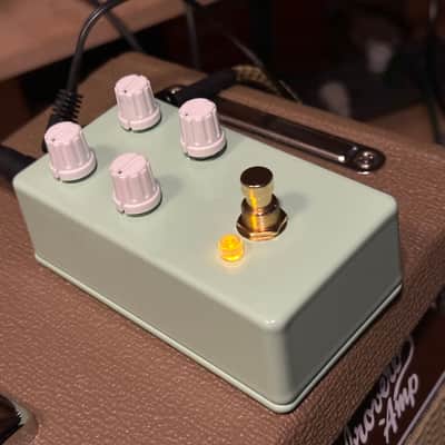 Hardware Fixations MK1 (Tascam Portastudio 424 MkI preamp pedal) 2025 - Sage green powdercoating image 4