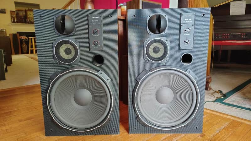 Realistic Mach 2 speakers in excellent condition - 1980's image 1