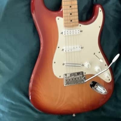 Fender American Standard Stratocaster 2008 – Sienna Sunburst with upgraded Seymour Duncan pickups and locking tuners image 2